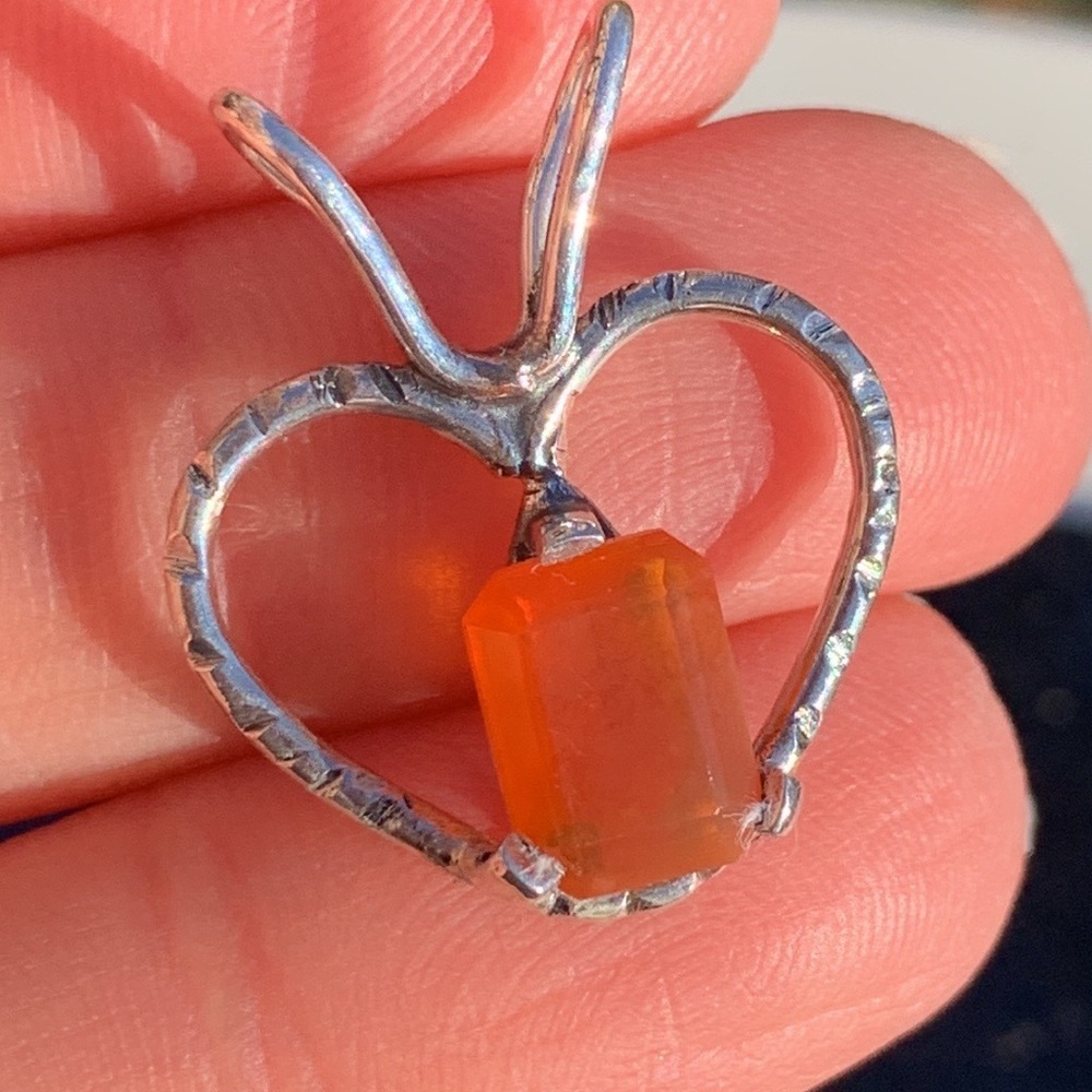 Hand-crafted Mexican Jelly Fire Opal 925 Sterling Silver Pendant - Picture 13 of 17